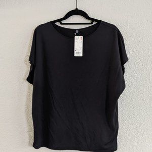 Uniqlo M drape crew neck short sleeve black top NWT
